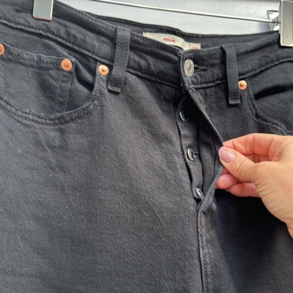 Levi’s Black Distressed Wedgie Straight Leg Jeans Size 28 - Picture 4 of 13